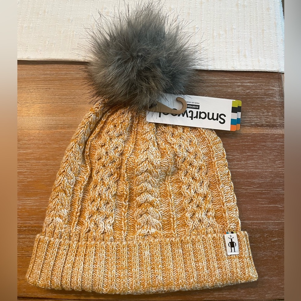 SMARTWOOL Lodge Girl Beanie Honey Gold Heather Pom - NWT